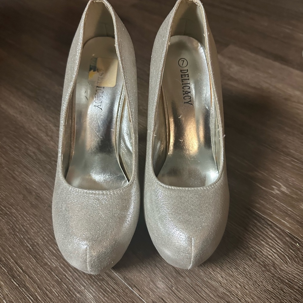 Delicacy Shimmering Silver Heels